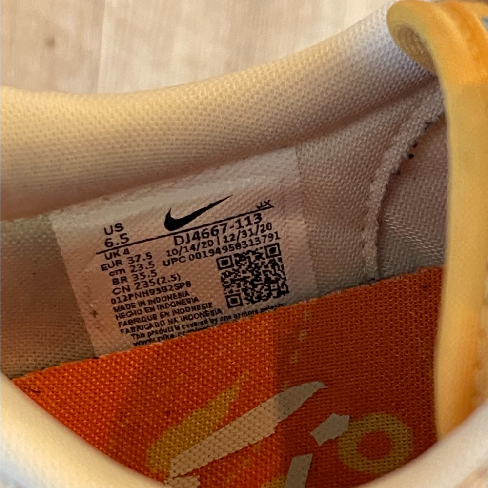 Nike Daybreak Paisley Swoosh - Picture 10 of 14